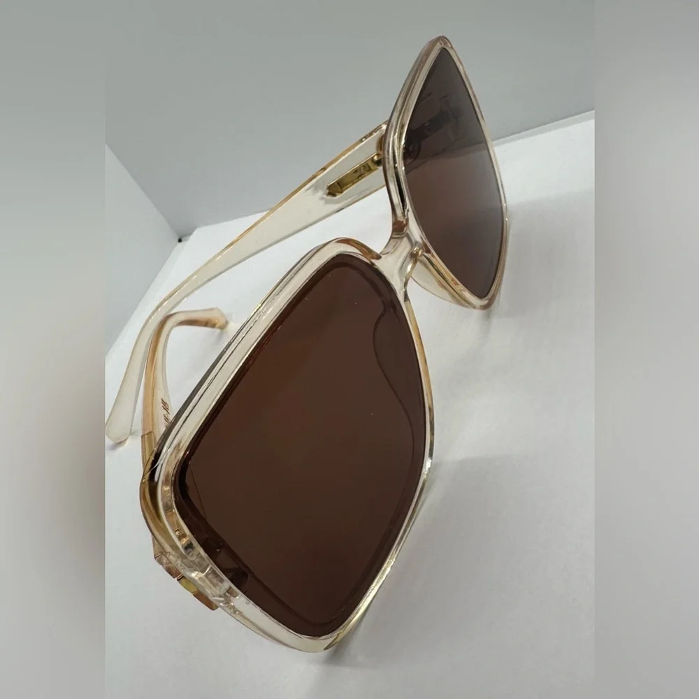 Chic & Trendy Oversized Square Frame Sunglasses - New Fashion Statement!